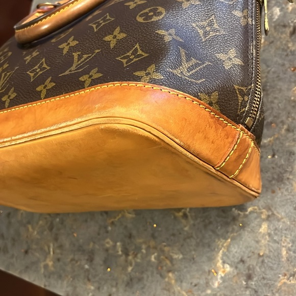 Louis Vuitton Alma with cross body d ring options - Picture 9 of 15